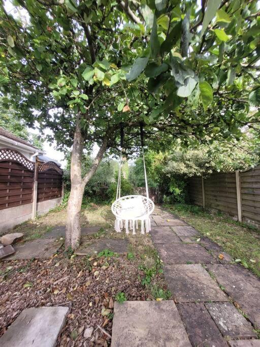 Riverside Bungalow - Direct River Access! Ystradgynlais Exteriör bild
