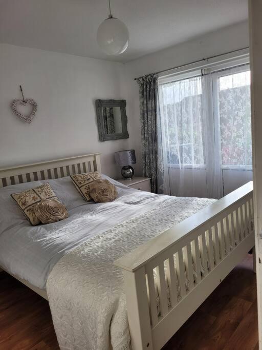 Riverside Bungalow - Direct River Access! Ystradgynlais Exteriör bild