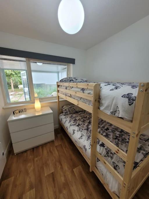 Riverside Bungalow - Direct River Access! Ystradgynlais Exteriör bild
